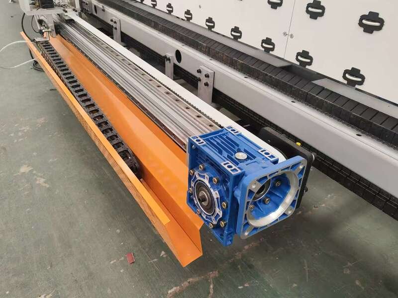 High-efficiency conveyor system in a servo motor-driven automatic glass sealing robot, ensuring smooth and precise glass panel movement.